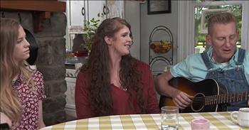 Rory Feek And 2 Daughters Sing ‘Someone You Used To Know’