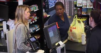 Strangers Help Struggling Woman When Cashier Embarrasses At Register