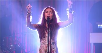 Lauren Daigle Sings ‘Still Rolling Stones’ On Popular Talk Show