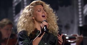 ‘Do You Hear What I Hear’ Christmas Hymn From Tori Kelly