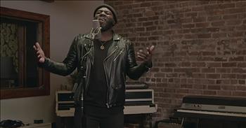 ‘Undeniable’ Acoustic Worship Performance From Jonathan Traylor