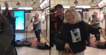 Street Busker Starts A Dance Party In The Middle Of A London Train Station