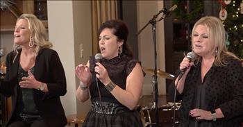 Point Of Grace Sings ‘Mary, Did You Know?’ And ‘What Child Is This?’ Medley