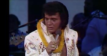 Elvis Presley Sings ‘Blue Suede Shoes’ In Hawaii