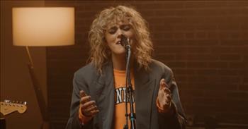 ‘All Eyes On You’ TAYA Of Hillsong UNITED Acoustic Performance