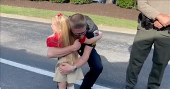 Police Officers Line Up To Escort Daughter Of Fallen Cop On First Day Of Kindergarten