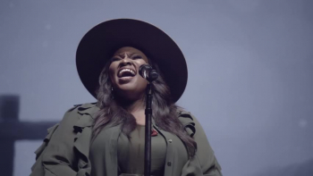 Tasha Cobbs Leonard – At The Cross