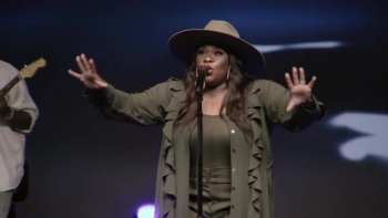 I Surrender’ Tasha Cobbs Leonard Live Performance