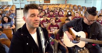 Andy Grammer Sings ‘Good In Me’ With PS22 Chorus