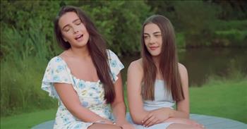 2 Sisters Sing Exquisite ‘What a Wonderful World’ Duet