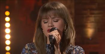 Kelly Clarkson Emotional Cover Of Reba McEntire’s ‘Till You Love Me’