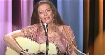 June Carter Cash’s Powerful ‘Ring Of Fire’ Performance Lights Up The Stage