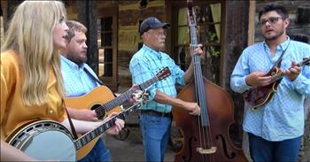 Bluegrass Band’s Charming Rendition of ‘Ring of Fire’