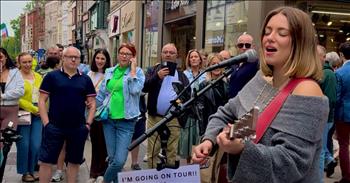 Street Performer Captivates with Chilling ‘Unchained Melody’ Rendition