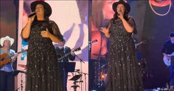 Toby Keith’s Daughter Shines with Beautiful Performance of ‘Don’t Let The Old Man In’