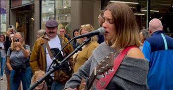 Busker’s Breathtaking ‘Hallelujah’ Performance